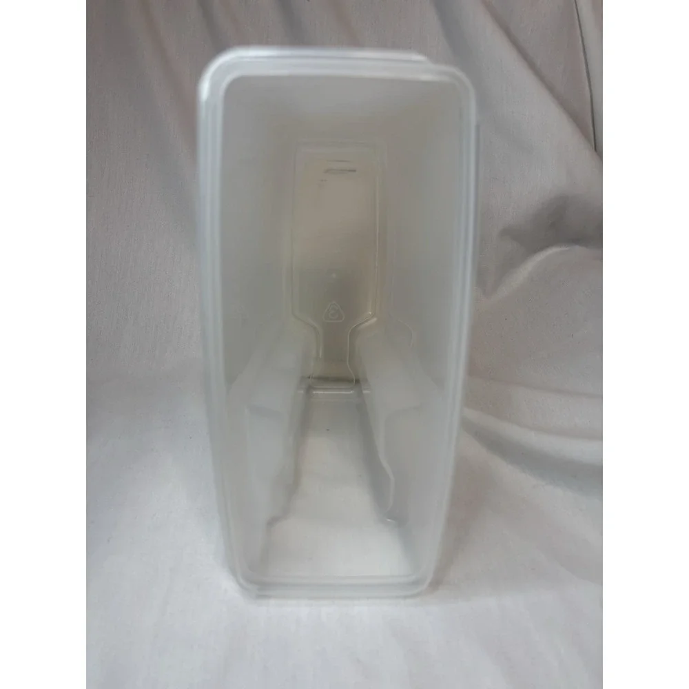 VTGRubbermaid Servin Saver 13 Cups Clear Plastic Cereal Container White Snap Lid